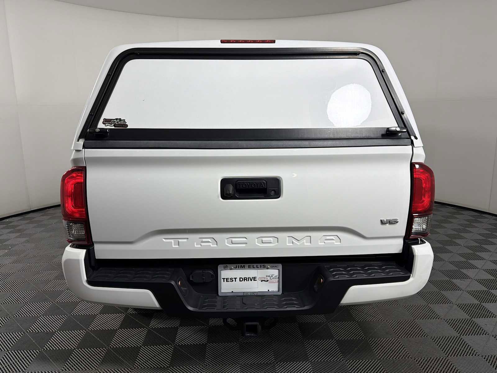 Used 2023 Toyota Tacoma SR RWD image 5