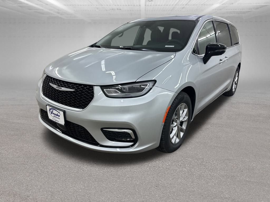 New 2026 Chrysler Pacifica Limited image 5
