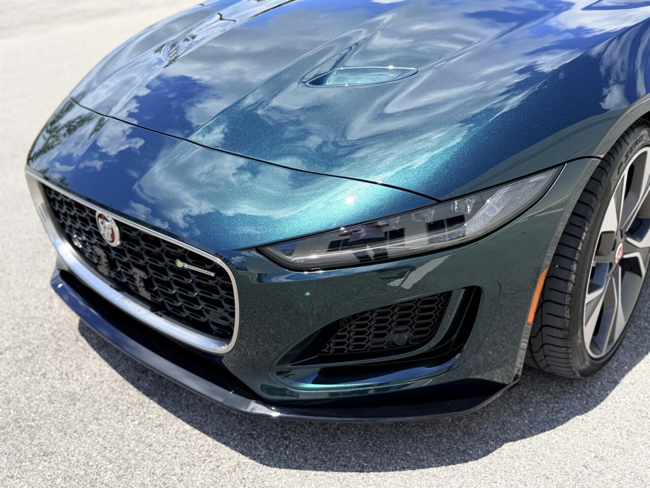 Used 2023 Jaguar F-TYPE R-Dynamic AWD/4WD image 34