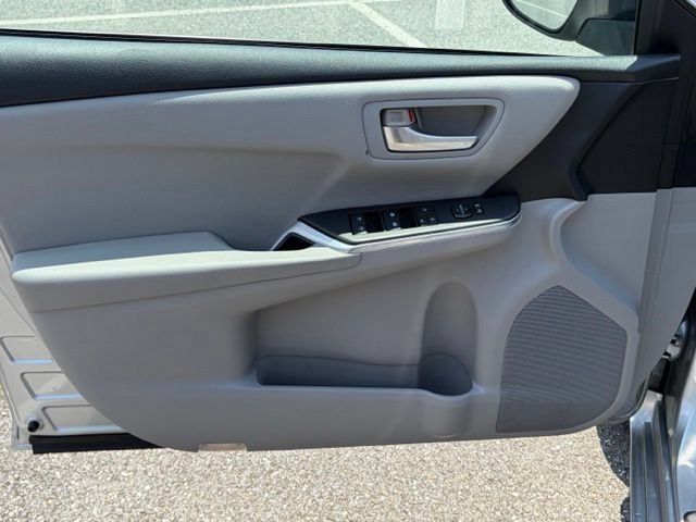 Used 2016 Toyota Camry LE FWD image 11
