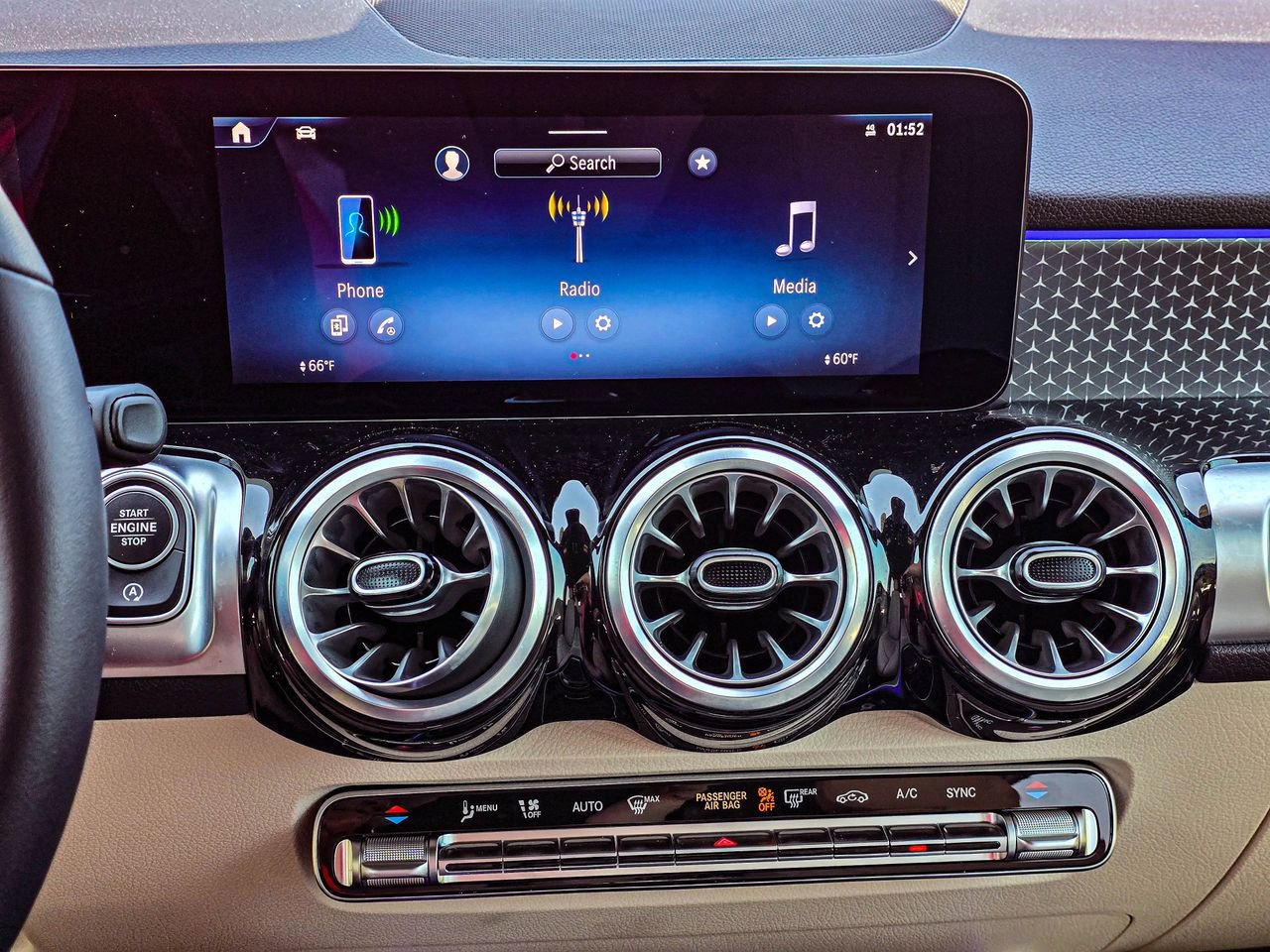 Used 2025 Mercedes-Benz GLB 250 4MATIC image 16