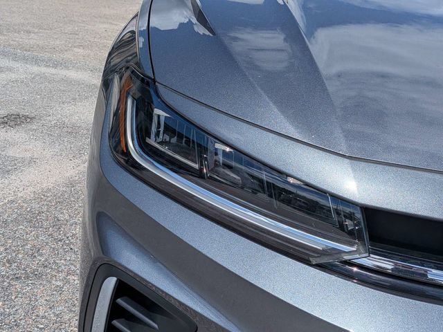 Used 2025 Volkswagen Jetta SE FWD image 11