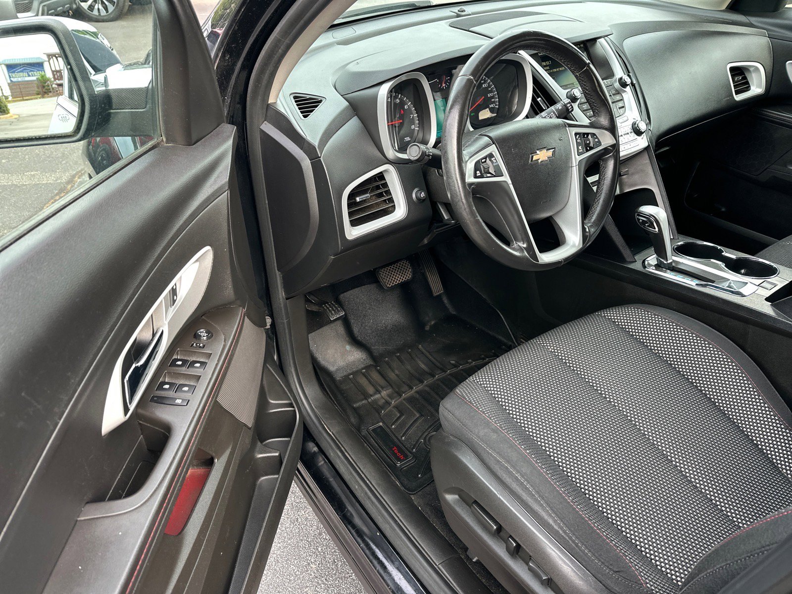 Used 2015 Chevrolet Equinox LT w/ Driver Convenience Package AWD/4WD image 6