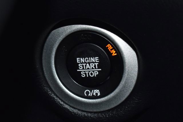 Certified 2025 Chrysler Pacifica Select image 24