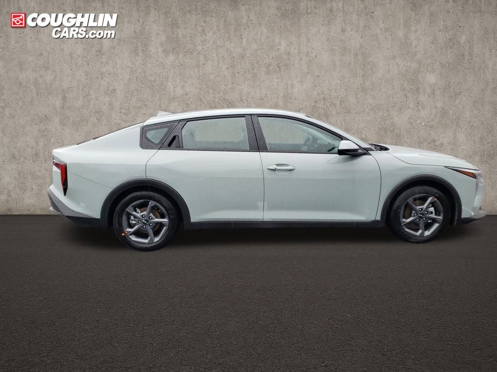 New 2025 Kia K4 LXS image 9