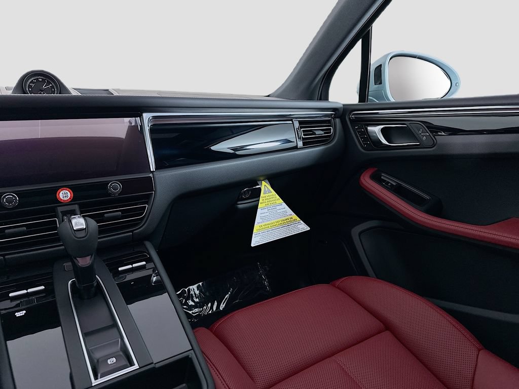 Certified 2026 Porsche Macan AWD/4WD image 25