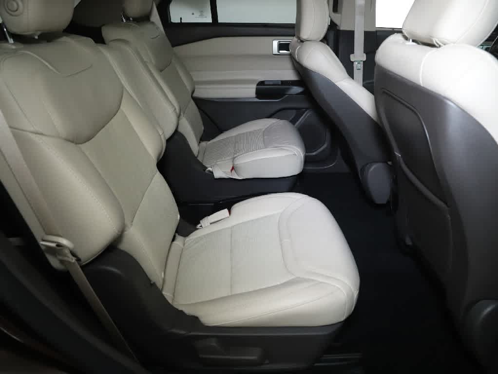 Used 2020 Ford Explorer Platinum w/ Premium Technology Package AWD/4WD image 35