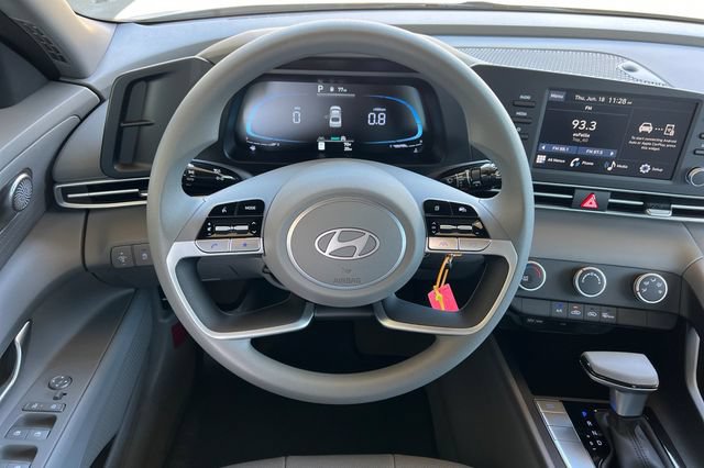 New 2026 Hyundai Elantra SE FWD image 13