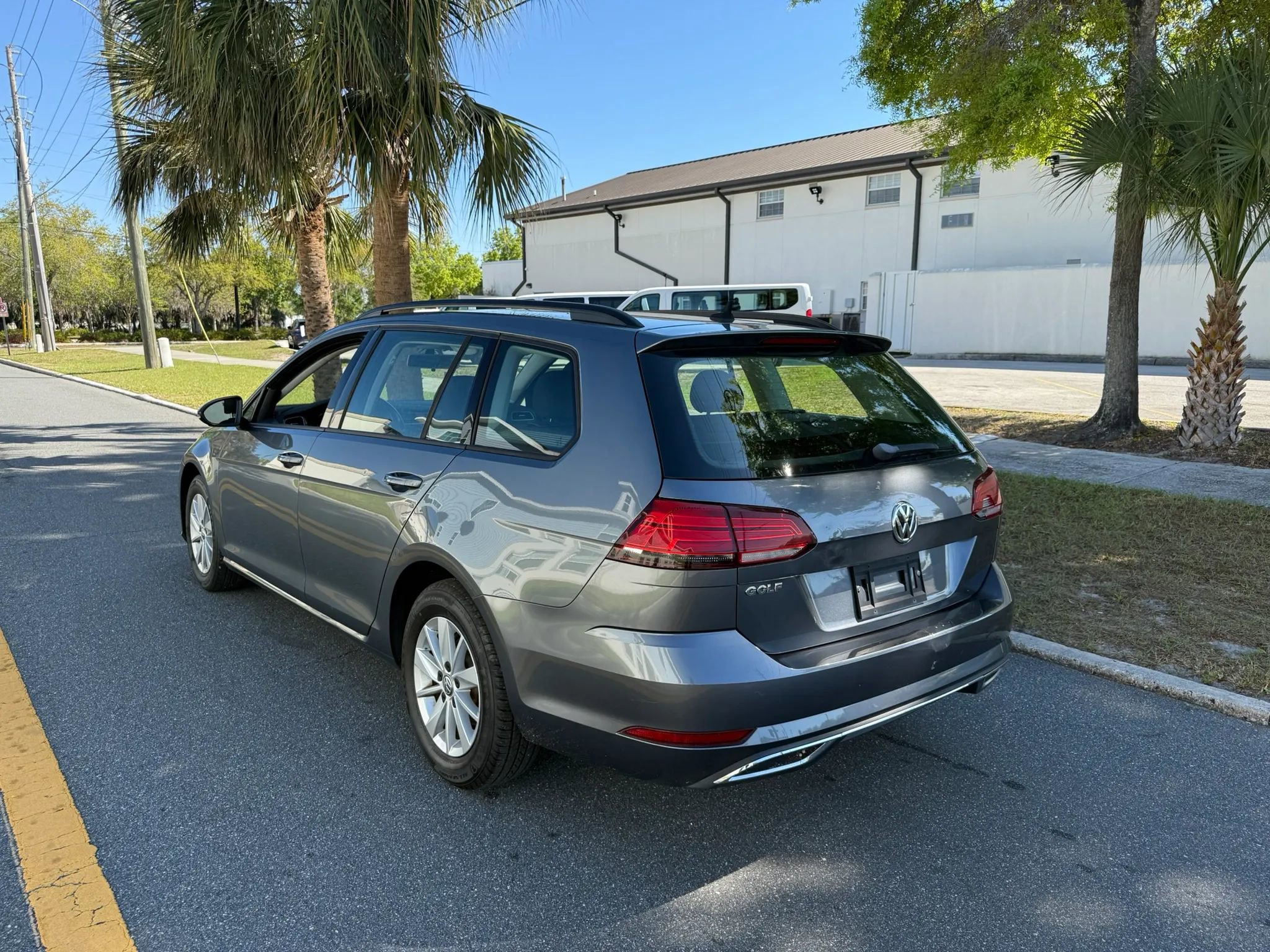 Used 2019 Volkswagen Golf S image 7