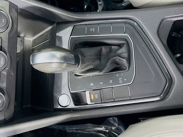 Used 2020 Volkswagen Tiguan SE w/ Panoramic Sunroof Package image 23