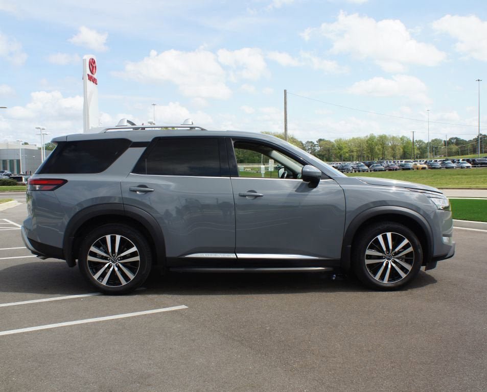 Used 2023 Nissan Pathfinder Platinum w/ Lighting Package (N93) FWD image 22