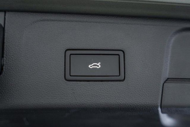 Used 2025 Volkswagen Atlas Peak Edition SE image 11