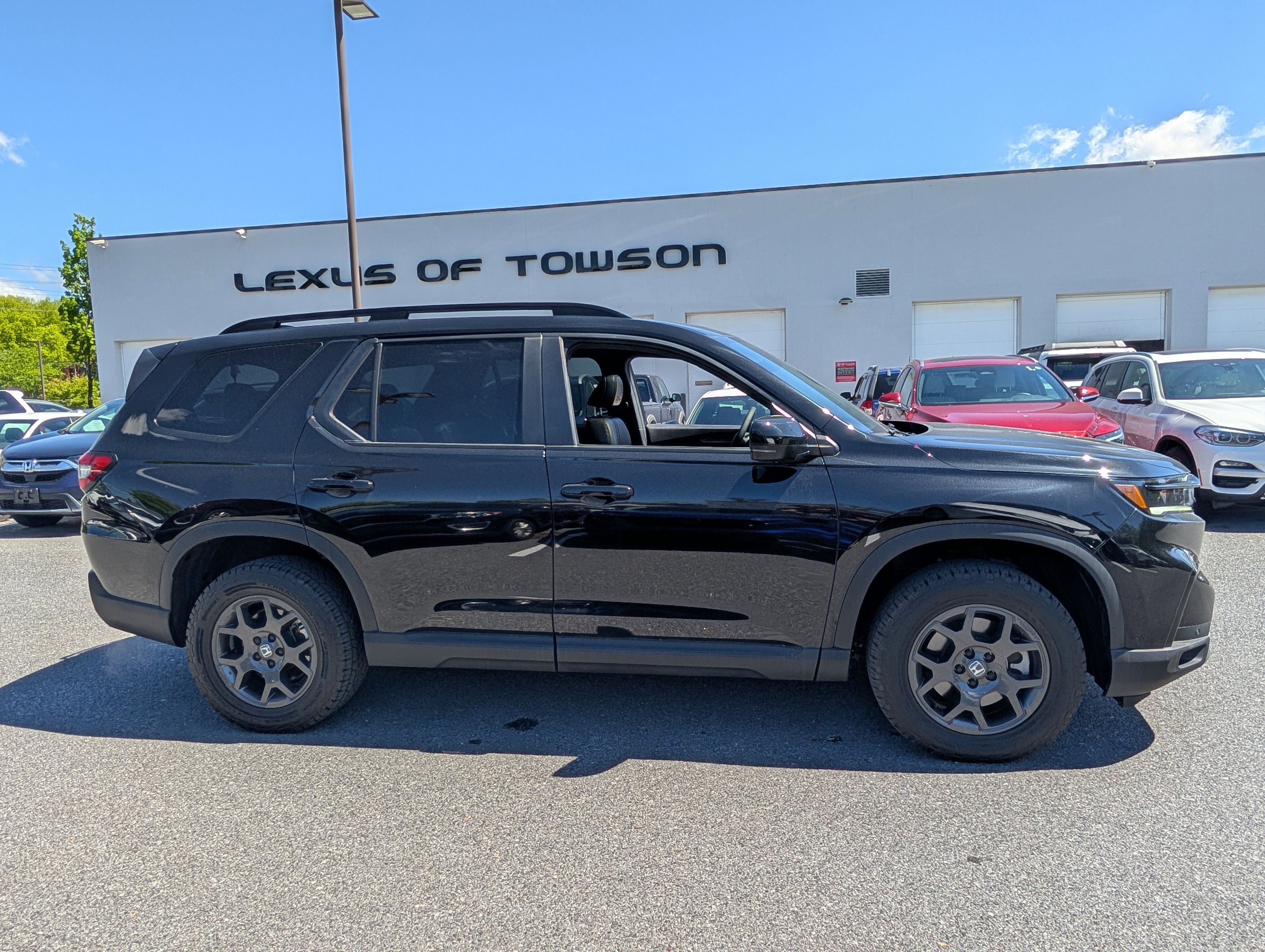 Used 2024 Honda Pilot TrailSport image 2