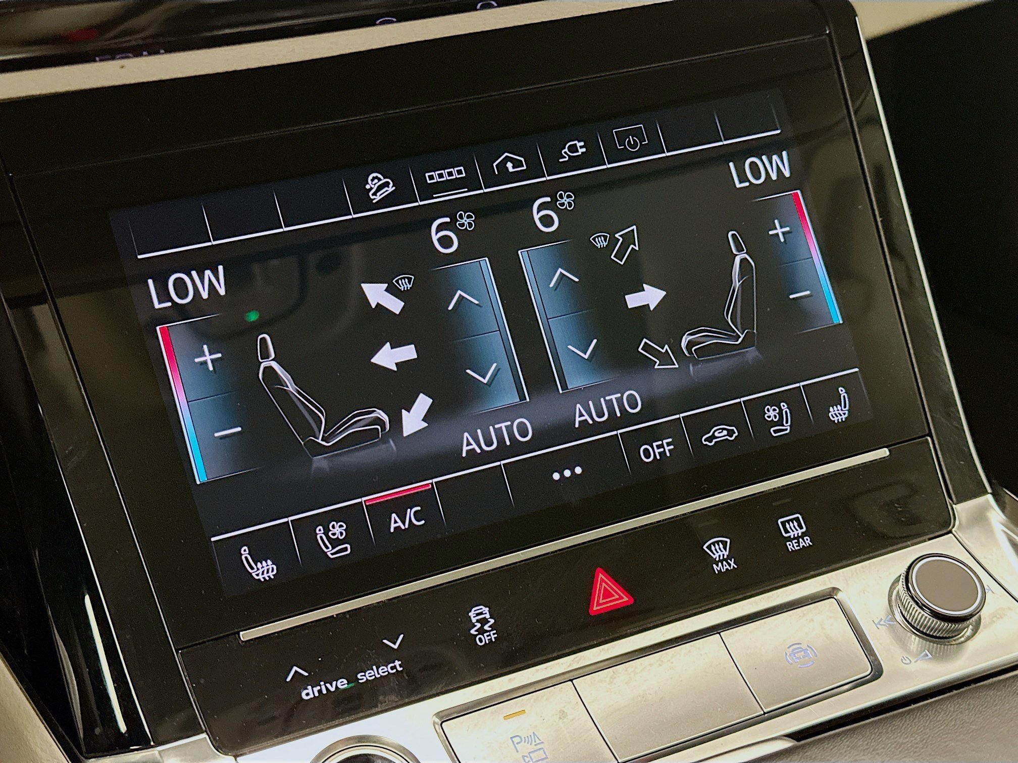 Used 2022 Audi e-tron Premium Plus w/ Premium Plus Package AWD/4WD image 24