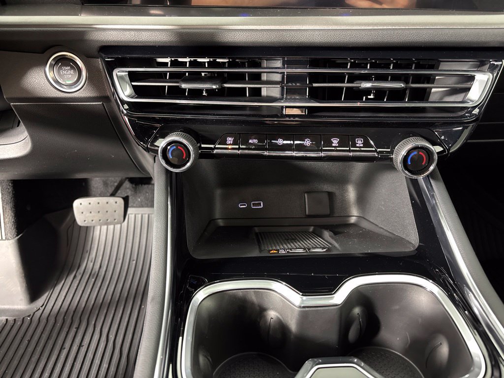 New 2027 Chevrolet Traverse LT w/ LPO, Floor Liner Package FWD image 35