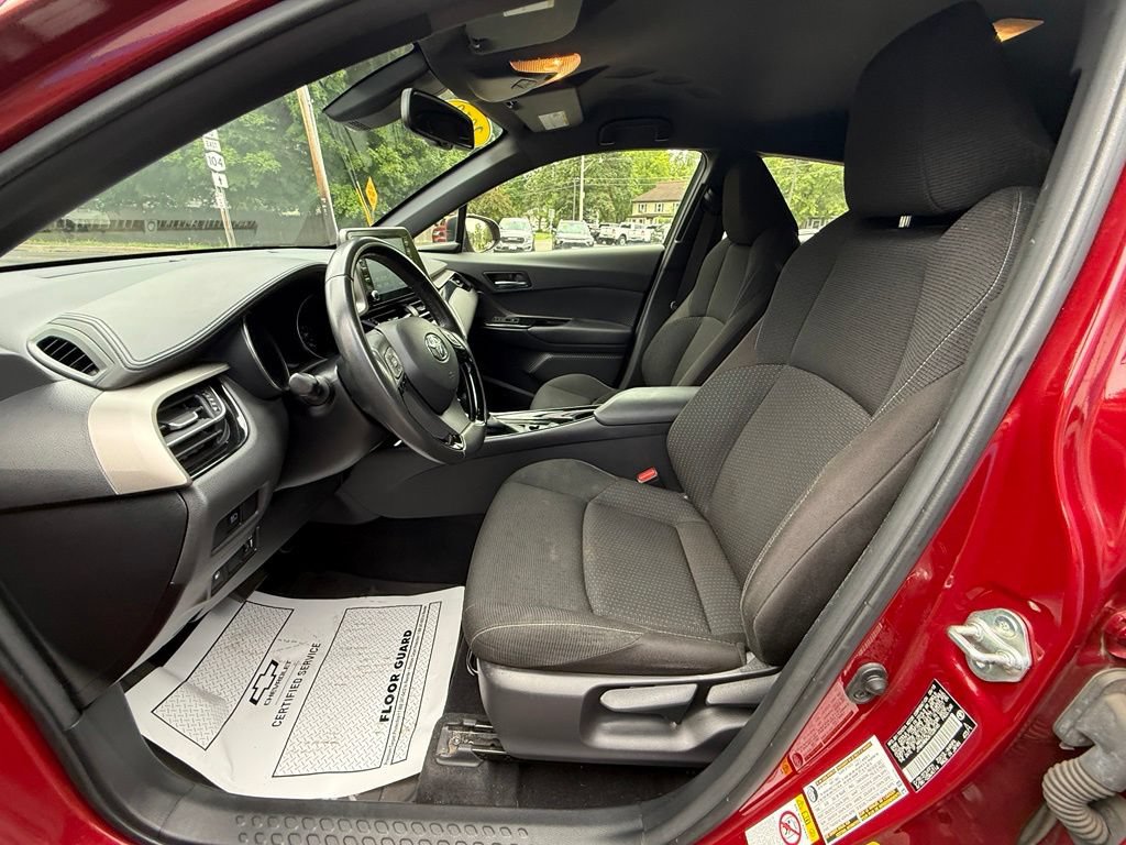 Used 2019 Toyota C-HR XLE FWD image 17