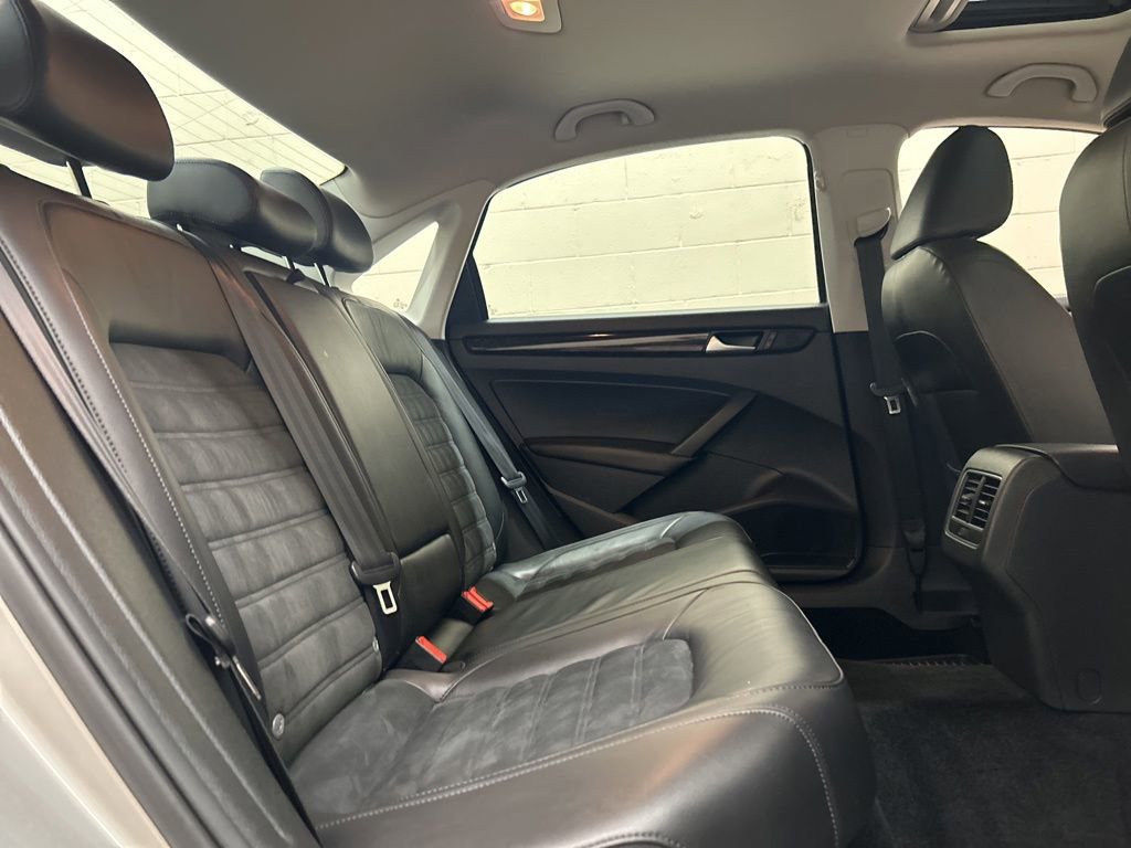 Used 2014 Volkswagen Passat TDI SEL Premium FWD image 9