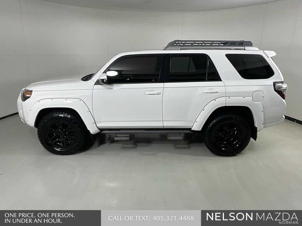Used 2016 Toyota 4Runner SR5 AWD/4WD image 9