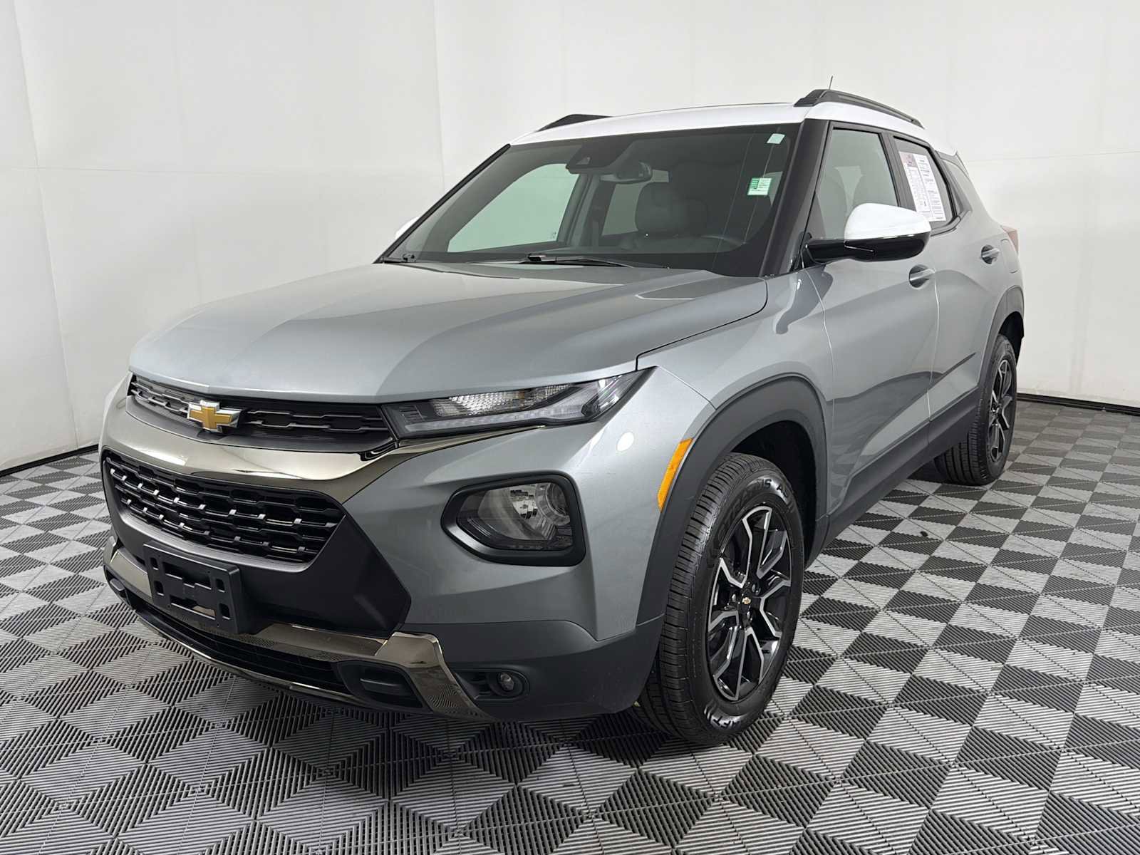 Used 2023 Chevrolet TrailBlazer ACTIV w/ Sun and Liftgate Package image 3