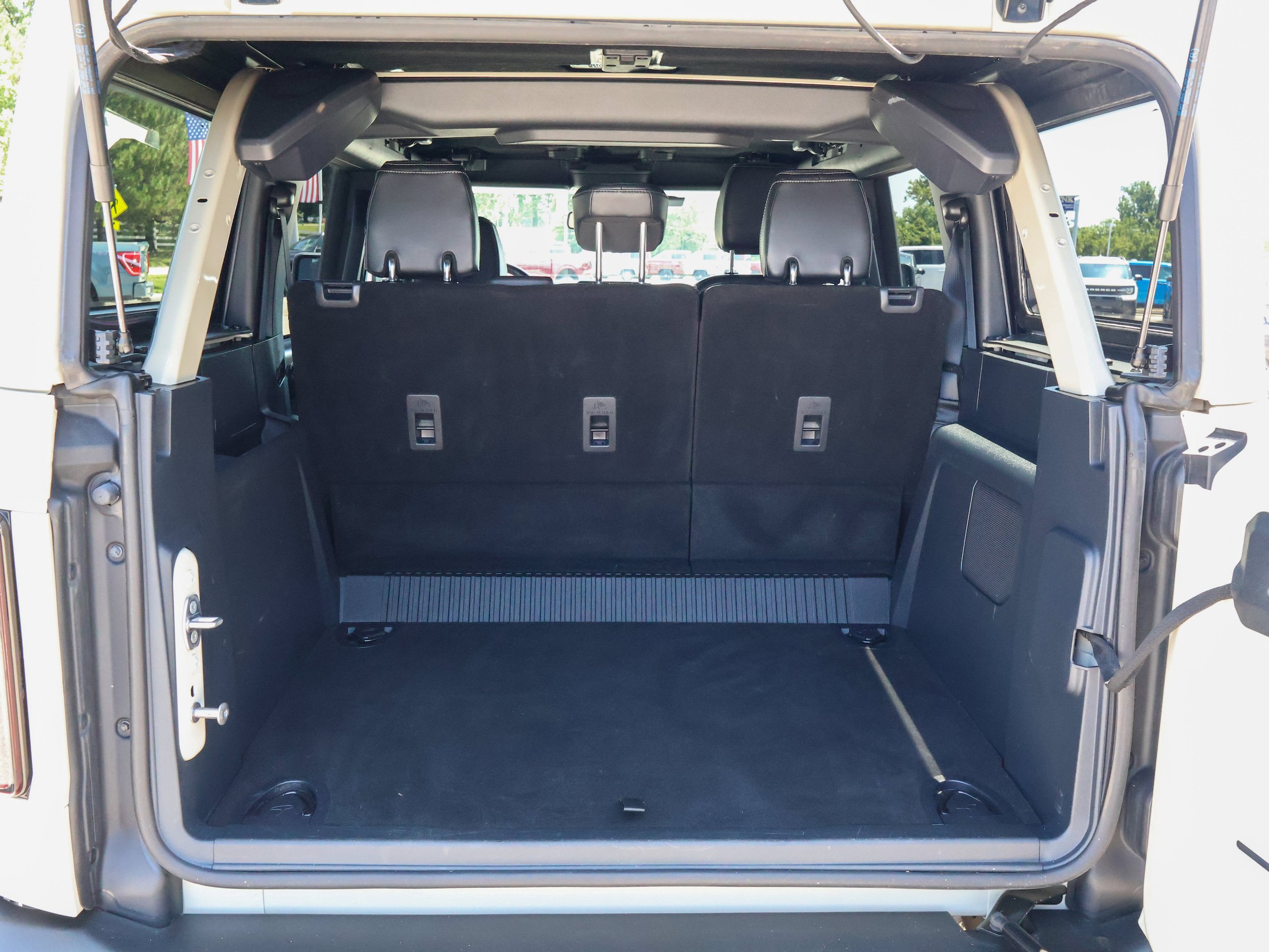 Used 2025 Ford Bronco Outer Banks AWD/4WD image 9