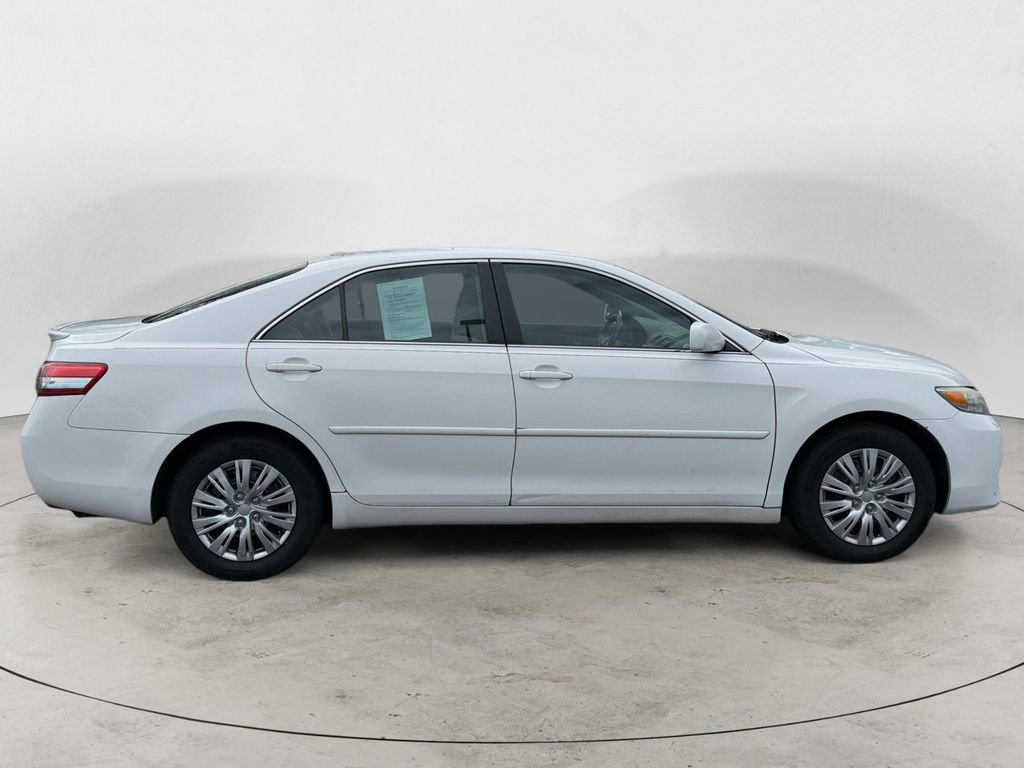 Used 2011 Toyota Camry LE FWD image 6