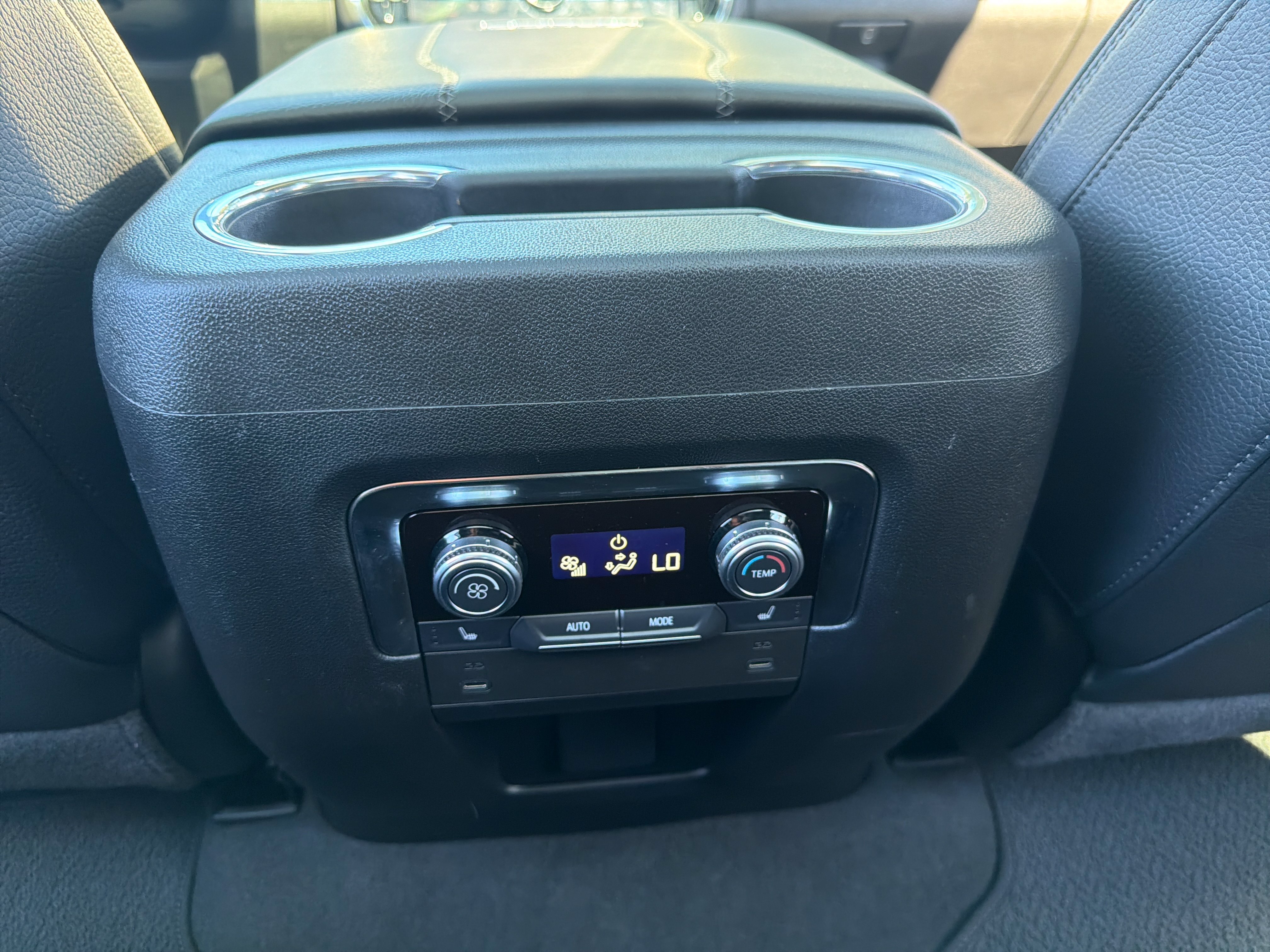 Used 2025 GMC Yukon Denali w/ Sun & Power Step Package AWD/4WD image 20