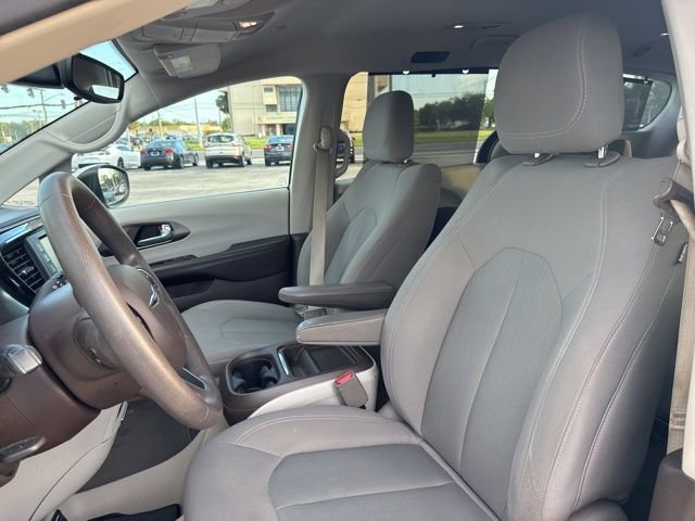 Used 2017 Chrysler Pacifica Touring Plus image 9