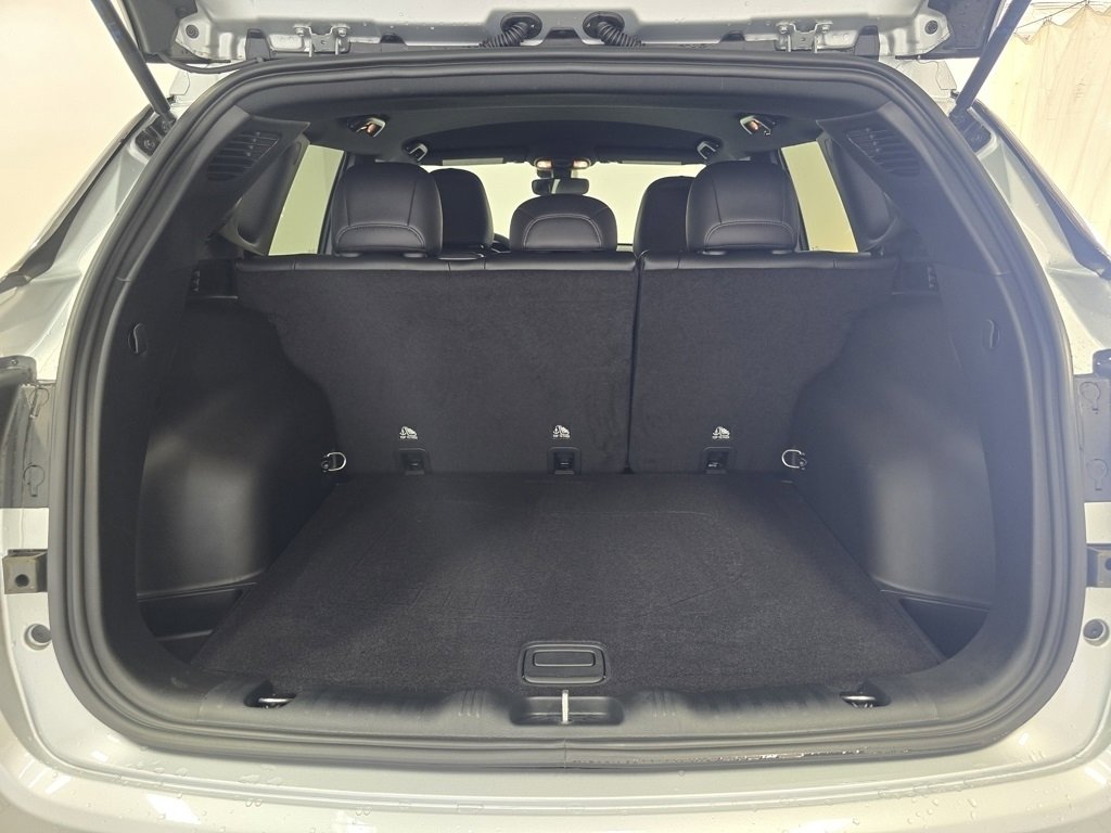 Used 2024 Jeep Compass Latitude image 19