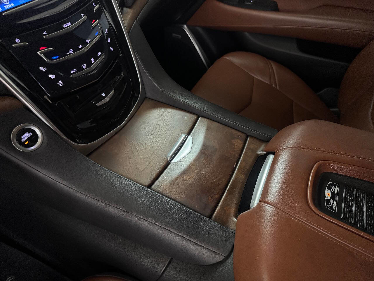 Used 2020 Cadillac Escalade Premium Luxury AWD/4WD image 50