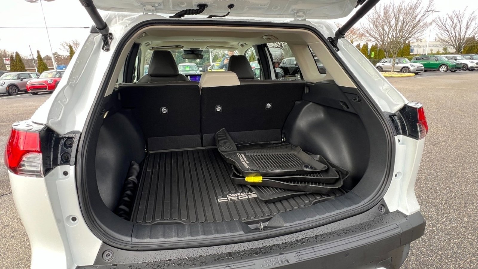 Used 2023 Toyota Corolla Cross XLE w/ Convenience Package image 28