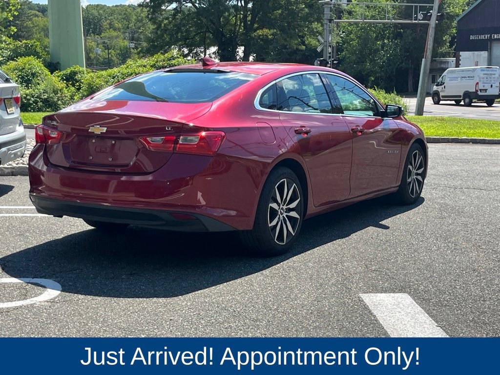 Used 2017 Chevrolet Malibu LT w/ Leather Package FWD image 7