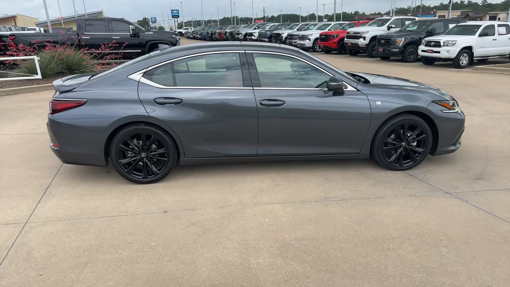 Used 2022 Lexus ES 350 F Sport FWD image 2