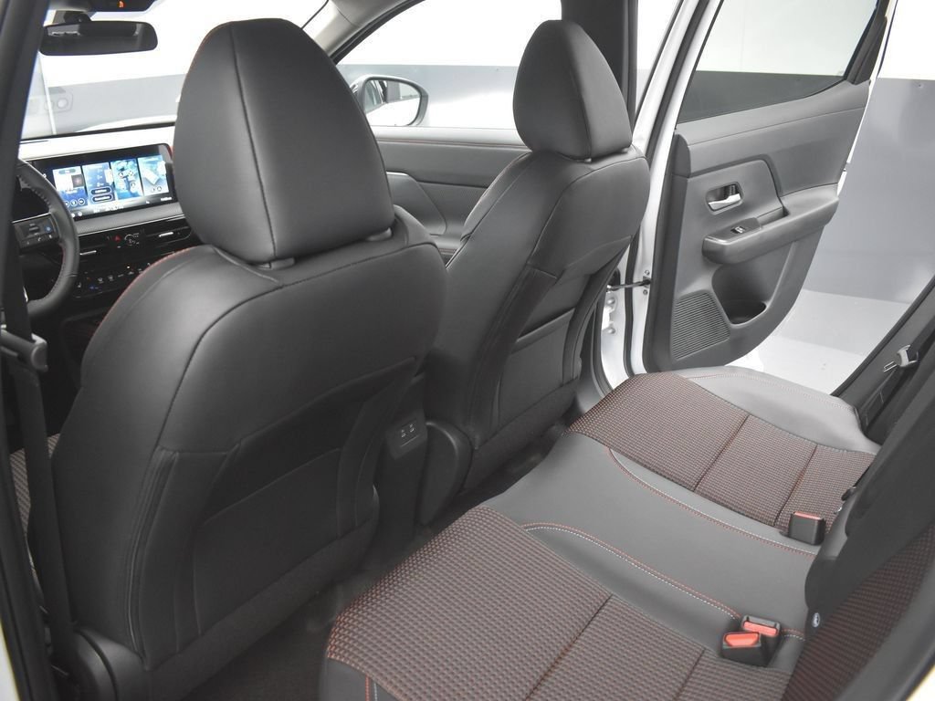 New 2026 Nissan Kicks SR w/ Cold Weather Package AWD/4WD image 14