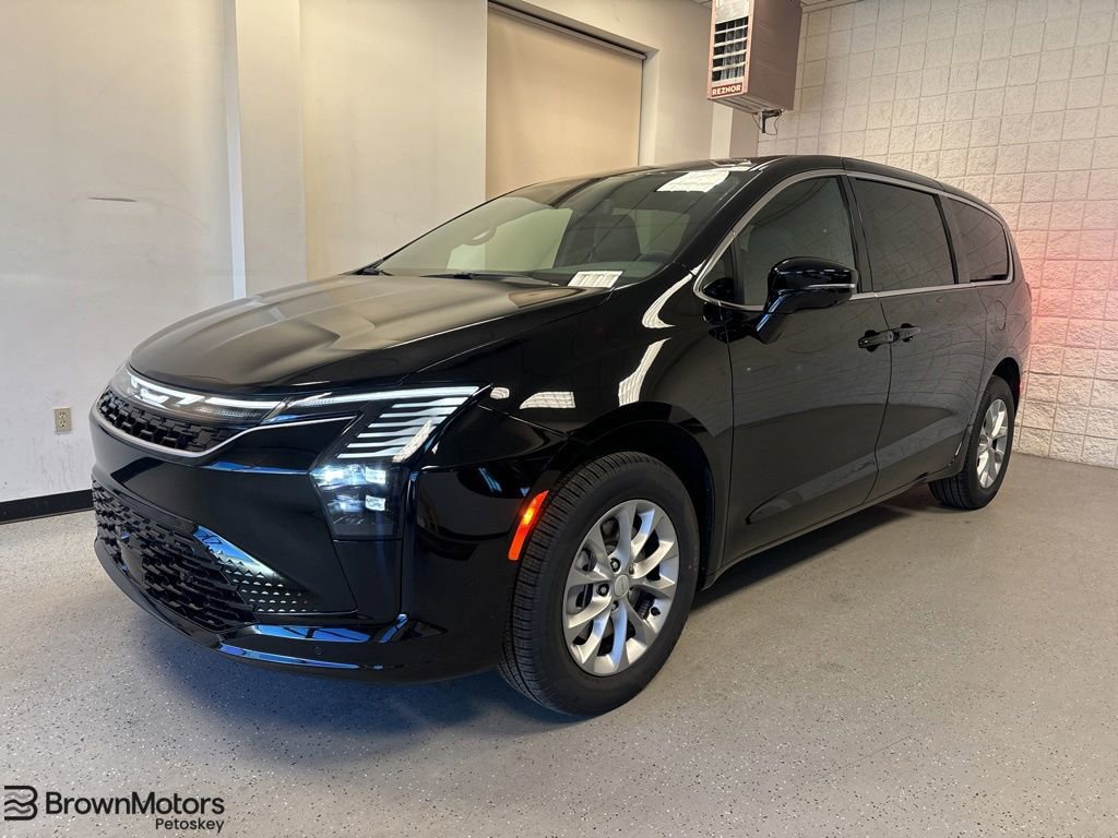 New 2027 Chrysler Pacifica Select AWD/4WD image 1