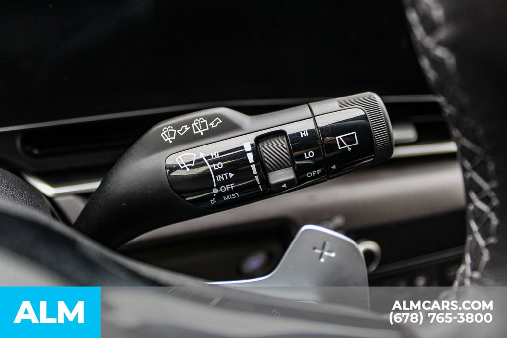 Used 2025 Kia Carnival EX image 32