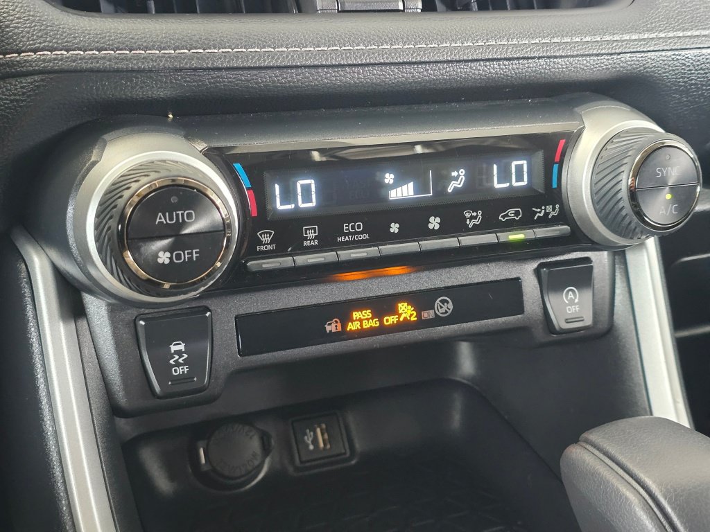Used 2025 Toyota RAV4 XLE AWD/4WD image 28