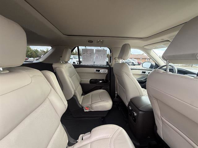 Used 2022 Ford Explorer Platinum w/ Equipment Group 601A image 17