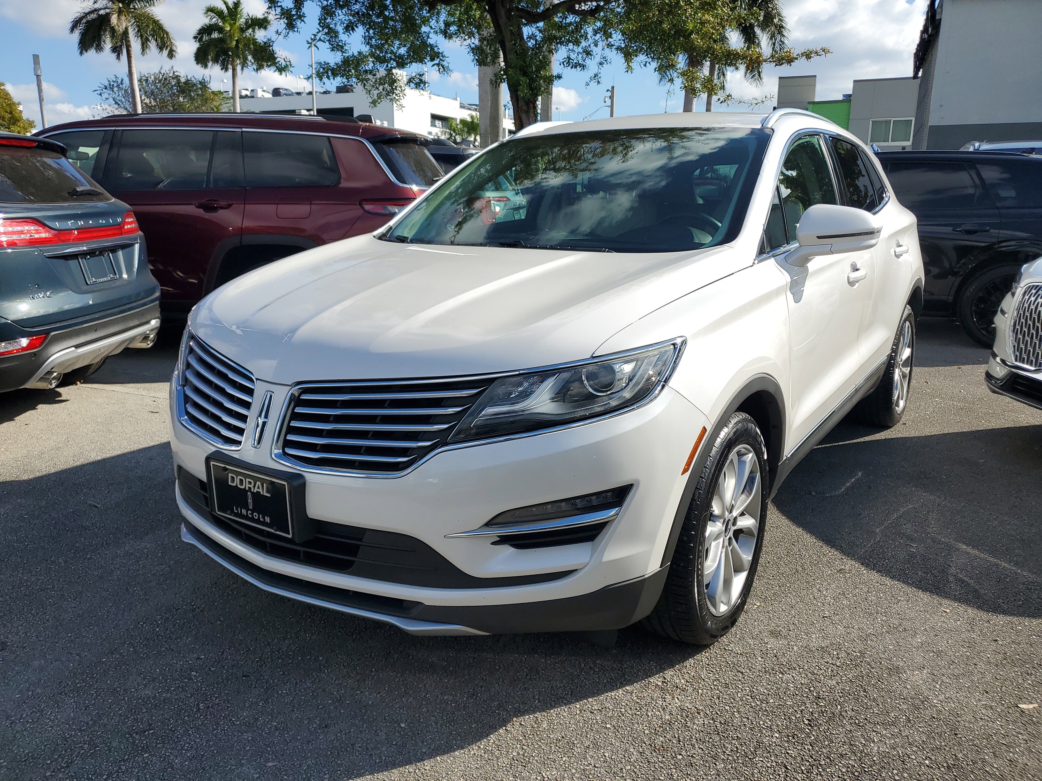Used 2017 Lincoln MKC Select image 3