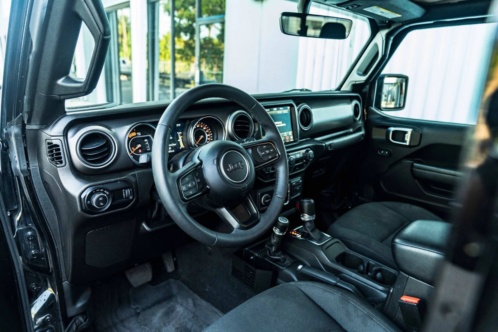 Used 2023 Jeep Gladiator Sport AWD/4WD image 4