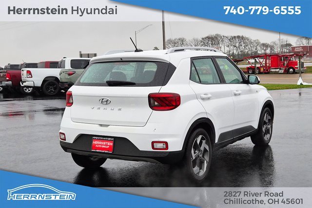 Used 2023 Hyundai Venue SEL image 30