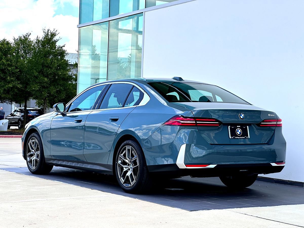 New 2026 BMW 530i RWD image 7