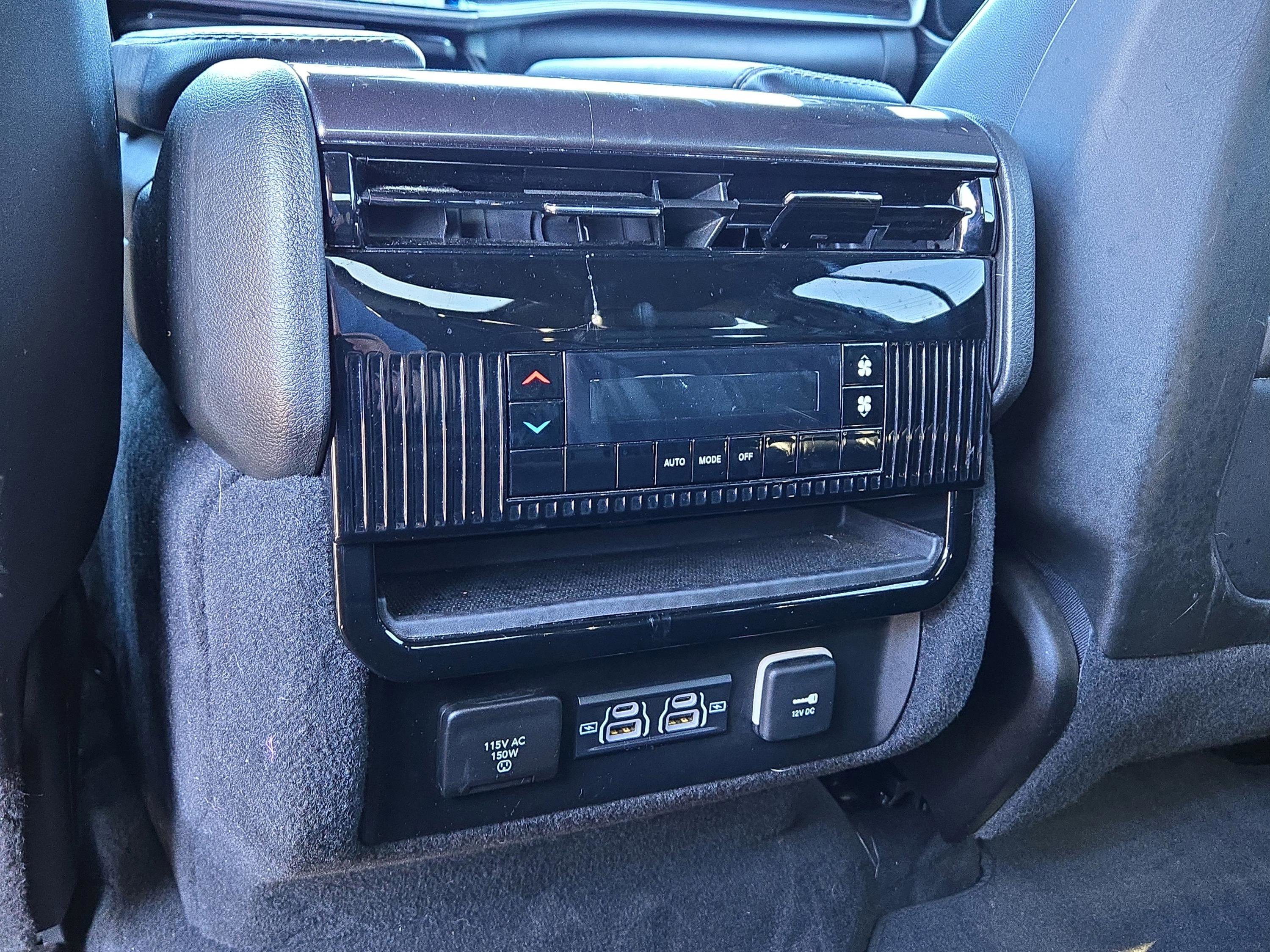 Used 2023 Jeep Wagoneer 4WD w/ Premium Group I image 20