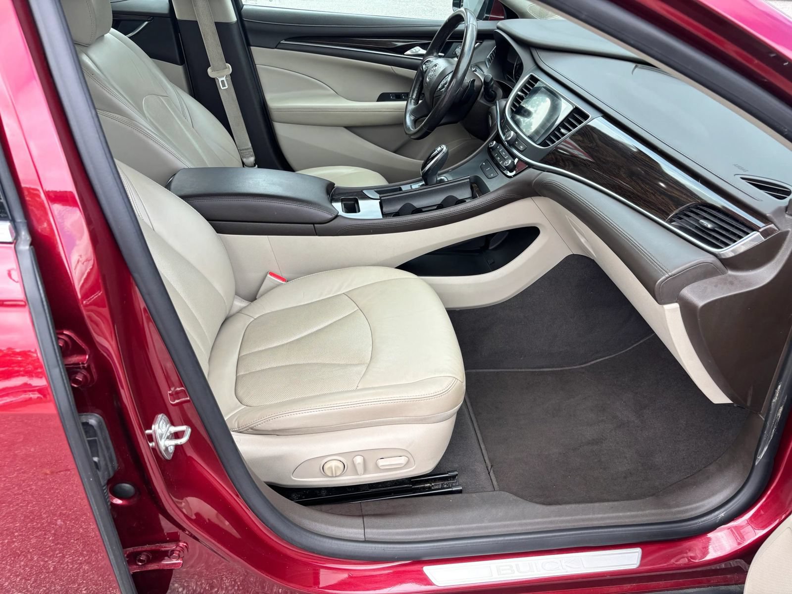 Used 2017 Buick LaCrosse Essence FWD image 13