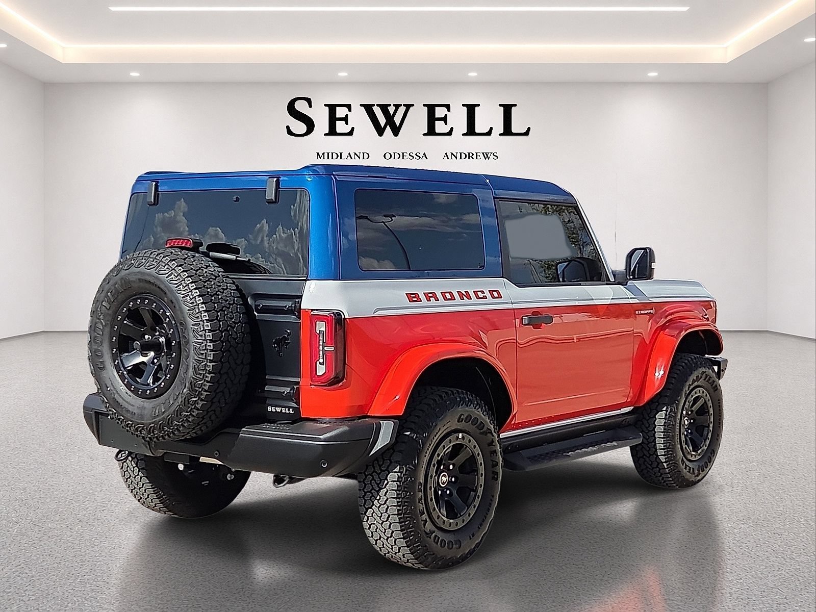 Used 2025 Ford Bronco Stroppe Edition AWD/4WD image 4