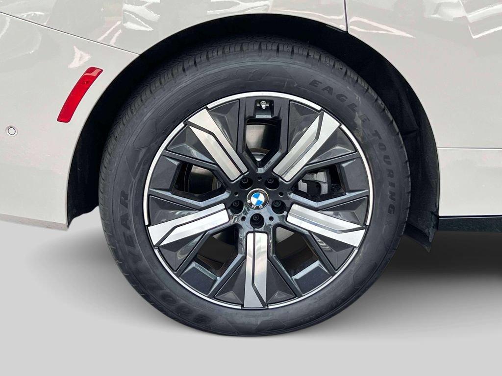 Used 2026 BMW iX xDrive60 w/ Premium Package AWD/4WD image 8