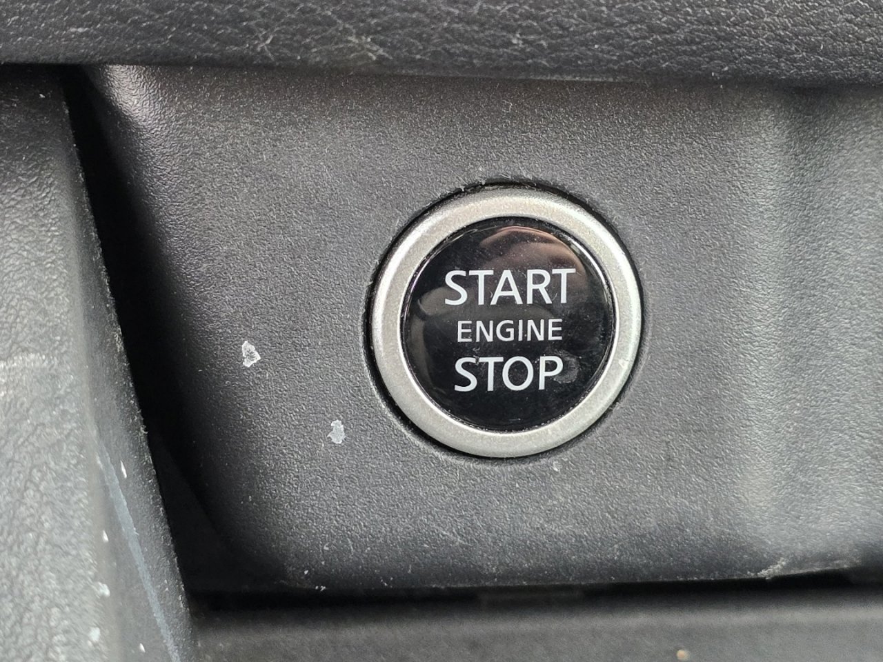 Used 2023 Nissan Rogue SV image 24