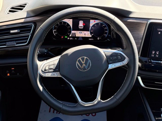 Used 2025 Volkswagen Atlas SEL AWD/4WD image 37
