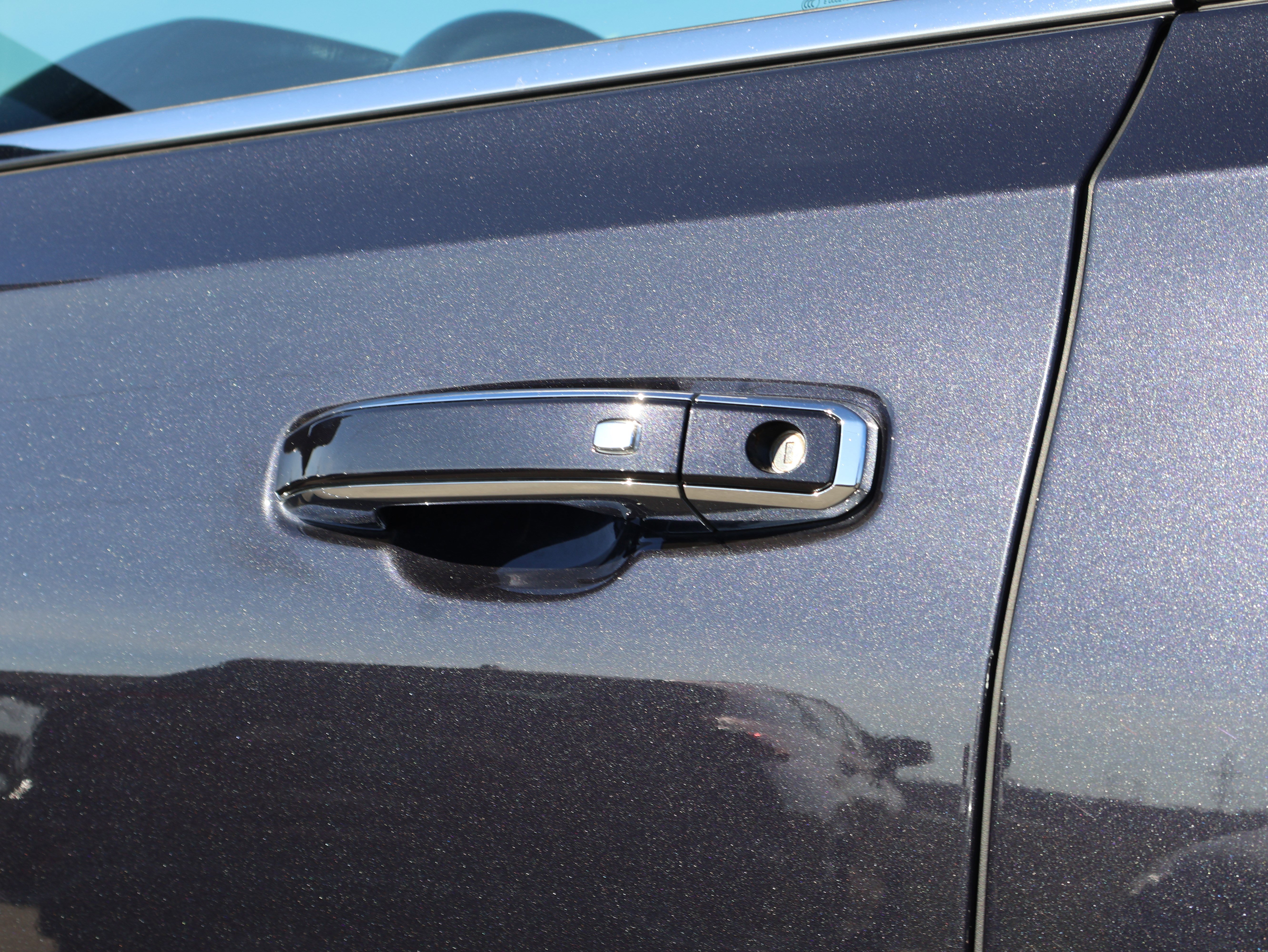 Used 2024 GMC Yukon SLT image 24