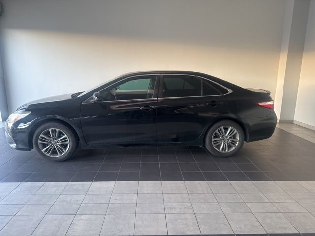 Used 2017 Toyota Camry LE FWD image 1