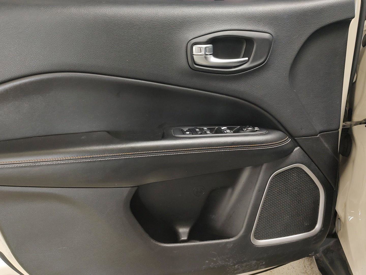 Used 2018 Jeep Compass Latitude w/ Popular Equipment Group AWD/4WD image 16